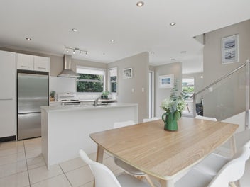 Modern Townhouse | Prime Park & City Position