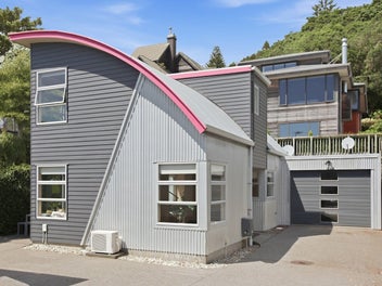 SUNNY, EASYCARE | PRIME LOCATION!