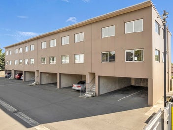Ground-Floor Apartment with Garden!