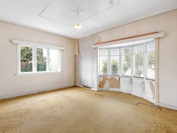 A Renovator's Dream in the Heart of Kilbirnie