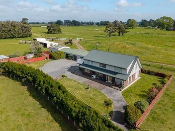Family Living, Country Charm, Exceptional Sheds!