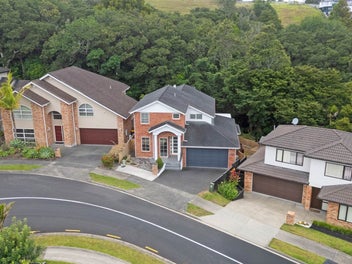 Elegant Living on the Edge of Nature