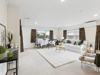 Single-Level Living in a Super Handy Location