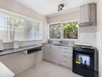 BRICK STARTER IN DOUBLE WESTLAKE ZONE