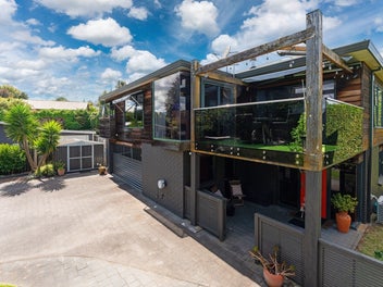 Prime Hilltop With Stunning Lake Views