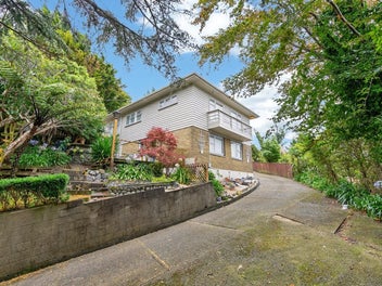 Elevated Poolside with Presence