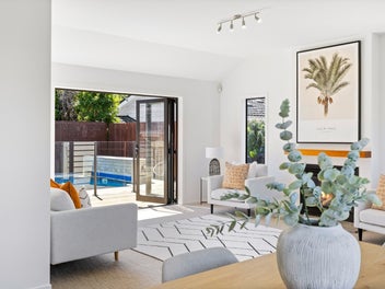 Family living with soul on Wainui