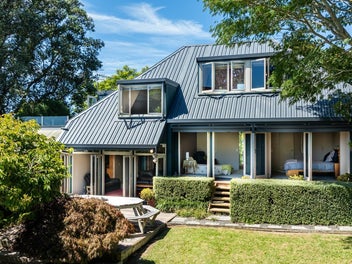 Elevated bush sanctuary