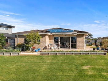 SPRING, SUMMER OR WINTER