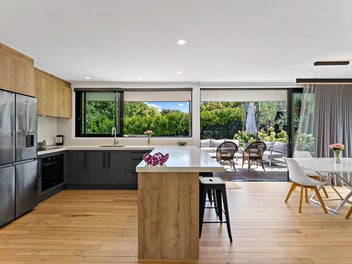 GLENDOWIE SO HOT RIGHT NOW