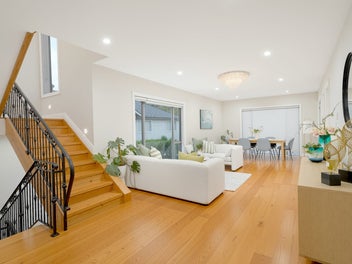 7+ Beds & Double Grammar in the Heart of Epsom