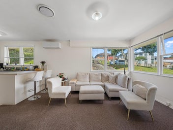 Solid Multi Unit Investment In Prime Location!