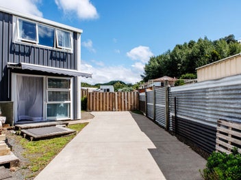 High-Stud Garage, Prime Kawerau Position
