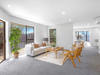 Refreshed - 3 or 4 Bedrooms - Master a Sanctuary