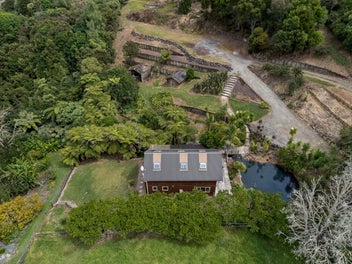 5,620m² Site, Modern Cottage & Massive Views