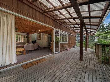 Perfect "Country-Meets -Town" Lifestyle