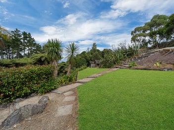 5,620m² Site, Modern Cottage & Massive Views