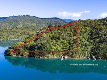 Jetty, boatshed and build site - ready for you