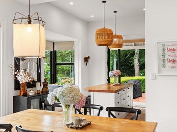 A Statement Villa on the Edge of Greytown