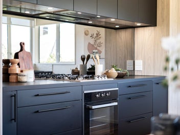 Price Reduction! - Vendor wants a SOLD Sign!