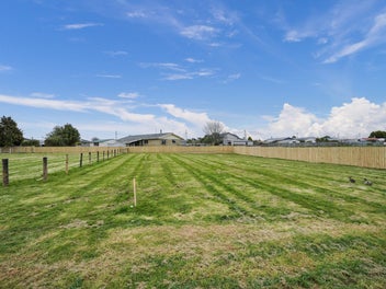 AFFORDABLE SECTIONS WITH RURAL OUTLOOK