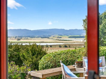 A Sanctuary Immersed in Nature and Coastal Beauty