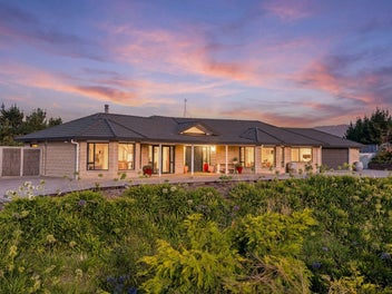 Lifestyle with Home & Two Cottages