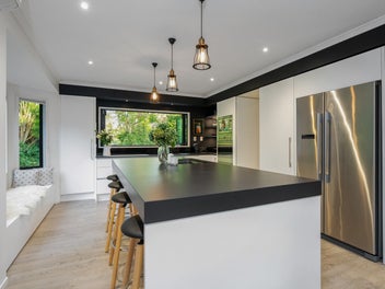 Lifestyle Oasis with Pool & Tennis Court