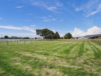 AFFORDABLE SECTIONS WITH RURAL OUTLOOK