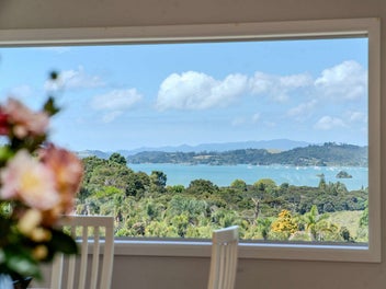 VIEWS, EXTENDED LIVING AND LARGE SHED.