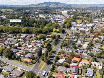 Heart of Cambridge - Character Home, Big Backyard