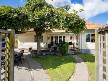 Heart of Cambridge - Character Home, Big Backyard