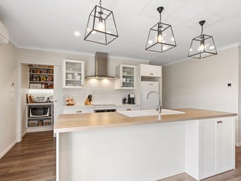 Modern living with motivated vendors