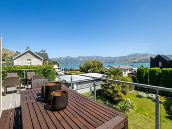 Elevated Living in Akaroa!