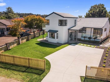 MOVE-IN READY IN OLDE GREENHITHE!