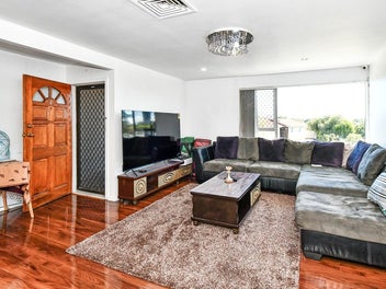 #GameDay - Large Family Home with Extra Income