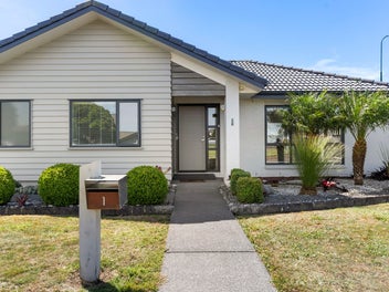 #GAMEDAY Executive Living. Triple Garage.