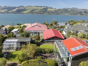 Harbour views with versatile detached spaces