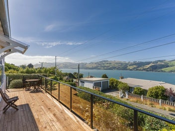 Harbour views with versatile detached spaces