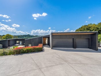 Resort-Style Elegance in Whitford