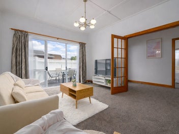 Charming Miramar Bungalow