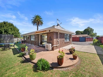 Next Door to New World - Central & Modern!