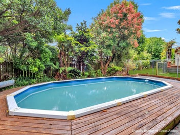 First time on the Market with Park views !