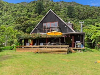 A private retreat, the ultimate lifestyle package!