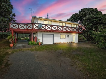 Large Family Home By The Beach