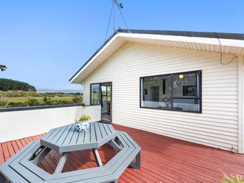 Large Family Home By The Beach