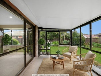 Spacious Family Home - Top Location -676m2 section