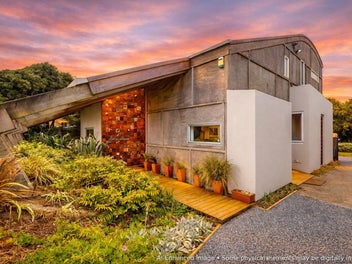 ARCHITECTURAL DELIGHT/ 30 KENT AVENUE