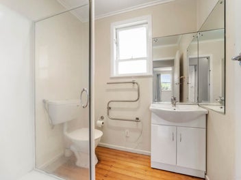 Spacious Brick Unit! Convenient Location!