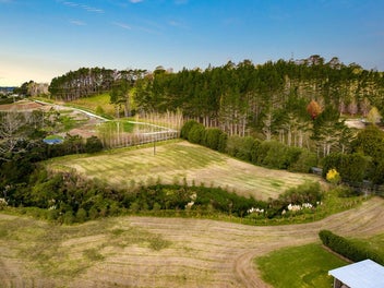 1ha of Possibility, Just Minutes to Silverdale